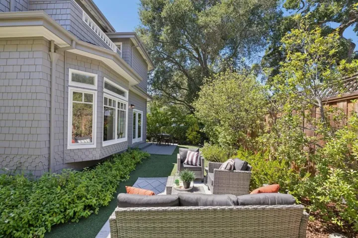 1270 University Drive, Menlo Park, California 94025
