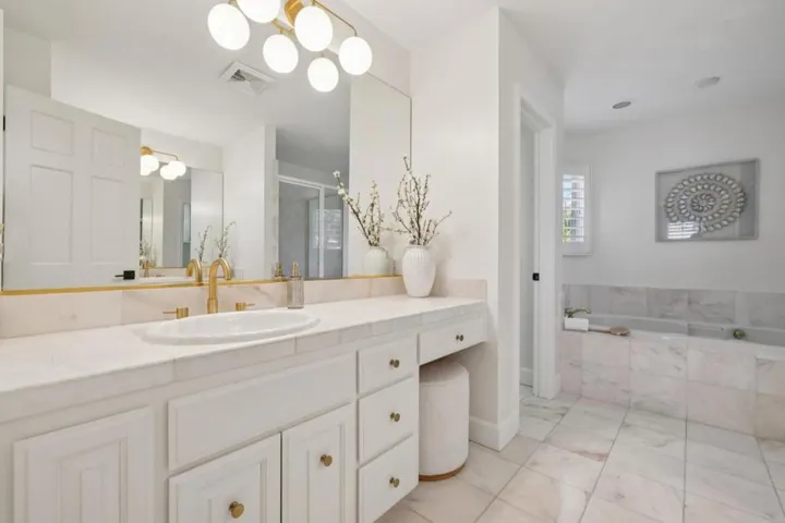 1270 University Drive, Menlo Park, California 94025