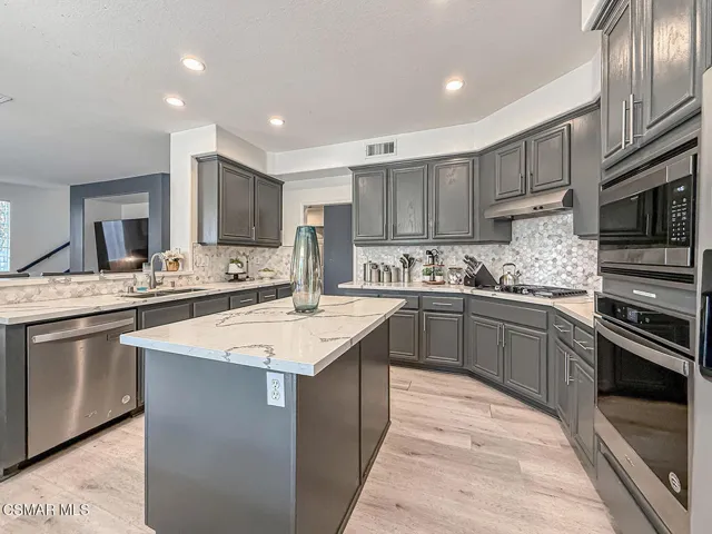cFamily and Kitchen6