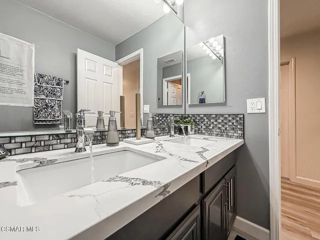 lShared Bath2