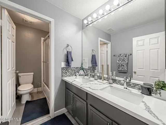 lShared Bath1
