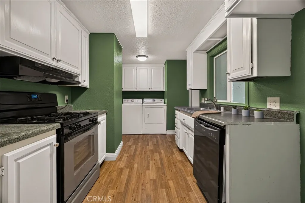 Laundry with washer & dryer included