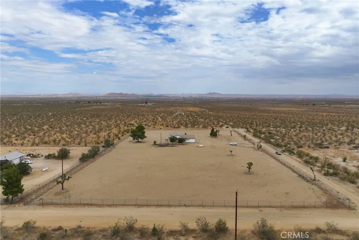 33535 170th E, Llano, California 93544