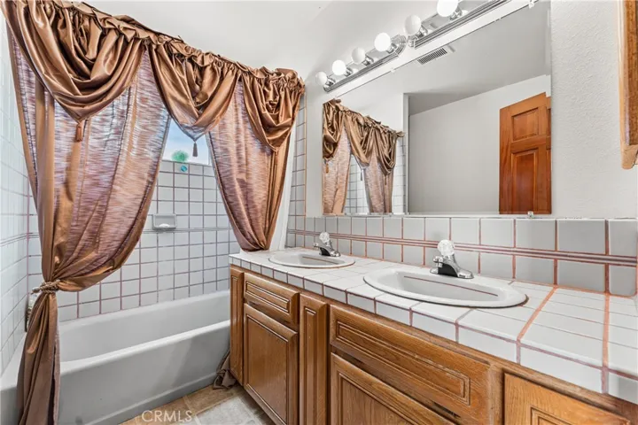 33535 170th E, Llano, California 93544