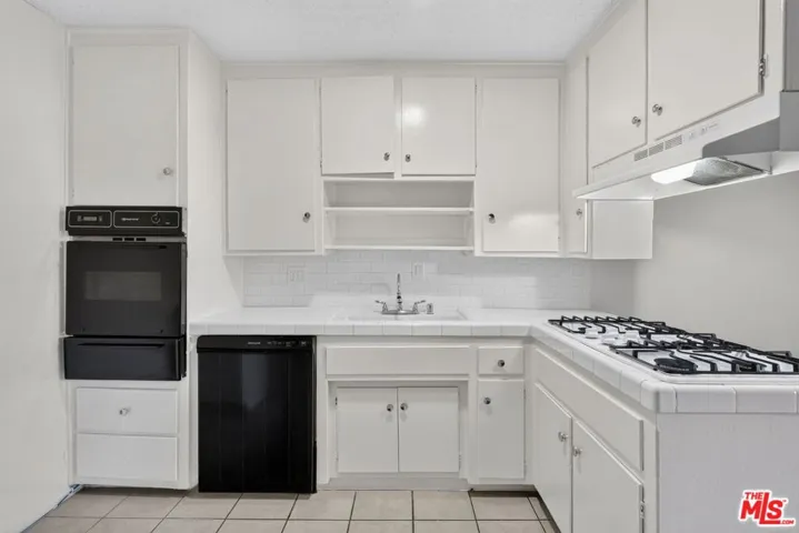 15540 Moorpark Street 7, Encino, California 91436