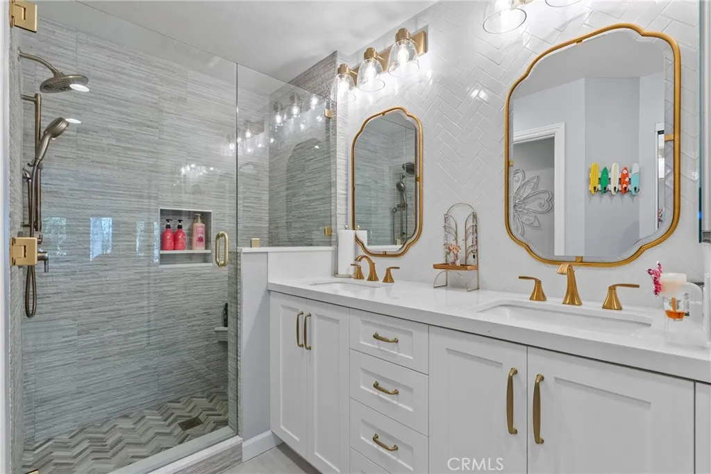 Inviting primary ensuite