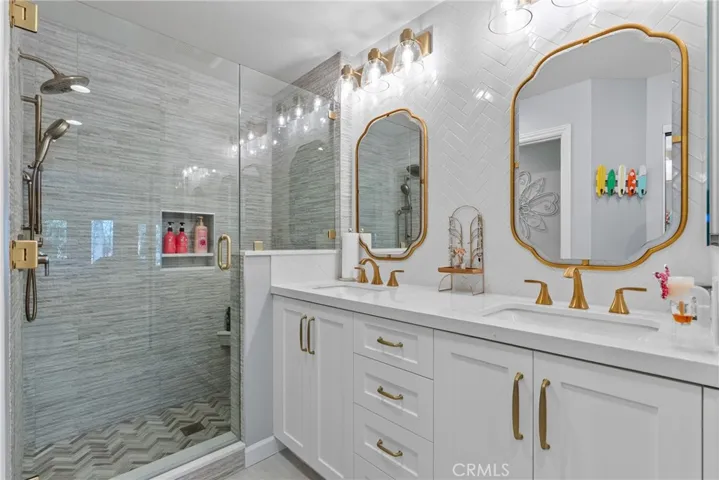 Inviting primary ensuite
