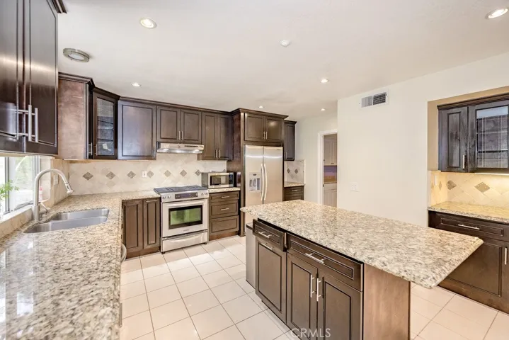 12200 Crest Avenue, Sylmar, California 91342
