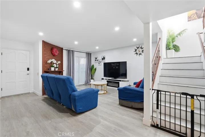 8350 Burnet, North Hills, California 91343