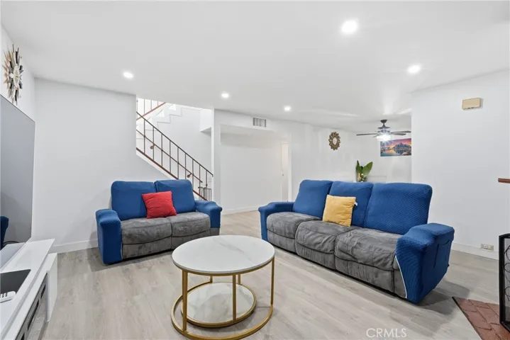 8350 Burnet, North Hills, California 91343