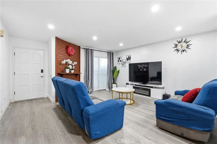 8350 Burnet, North Hills, California 91343