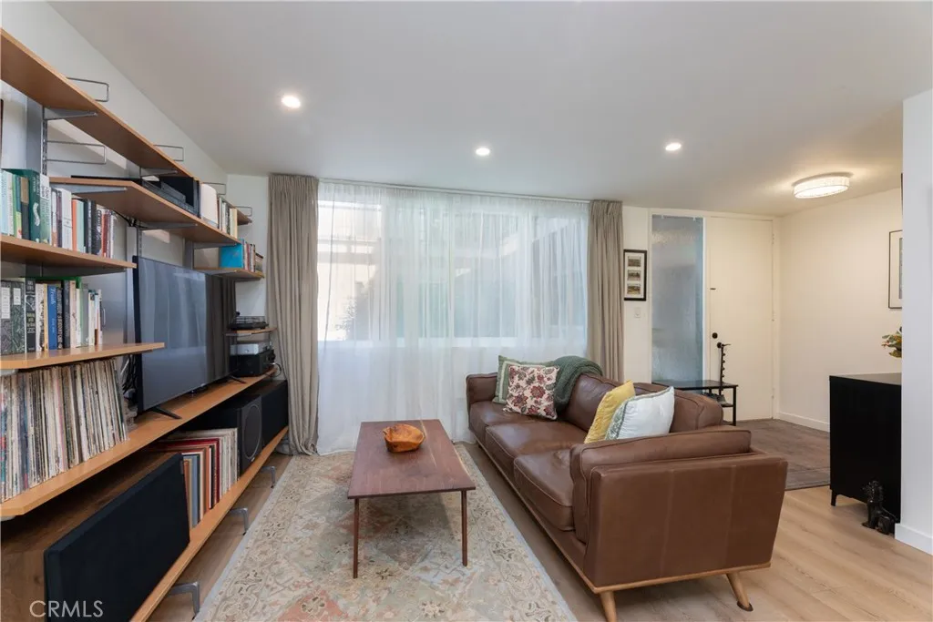 210 Grand 102, Long Beach, California 90803 — photo 4