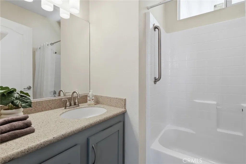 2nd Bath with Tub