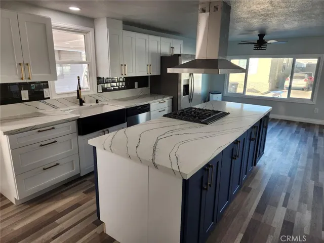 Kitchen with island an open to floor plan New energy efficent appliances