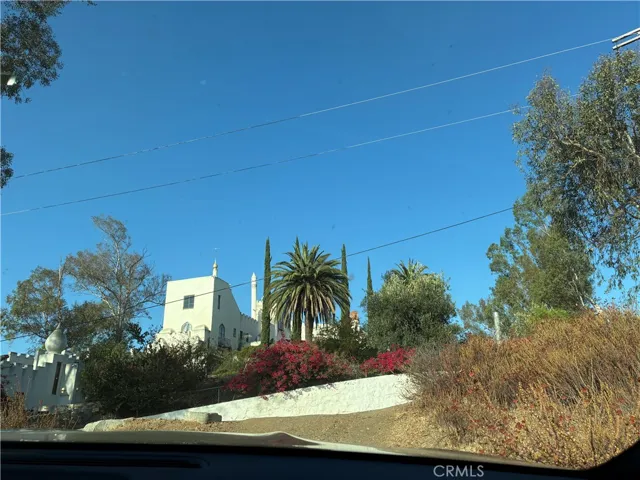 make left by this white home into dirt road