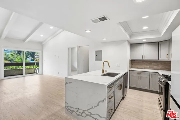 2700 Cahuenga Boulevard E 4313, Los Angeles, California 90068