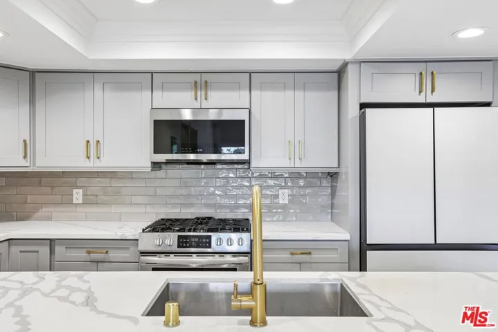 2700 Cahuenga Boulevard E 4313, Los Angeles, California 90068