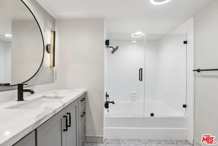2700 Cahuenga Boulevard E 4313, Los Angeles, California 90068