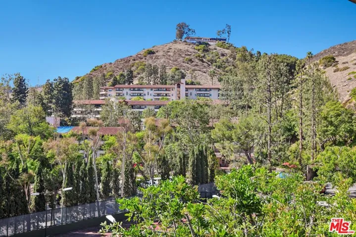 2700 Cahuenga Boulevard E 4313, Los Angeles, California 90068