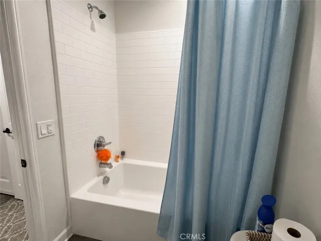 2nd bathroom shower in tub