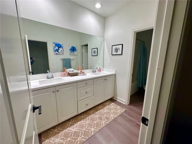Large 2nd bathroom upstairs