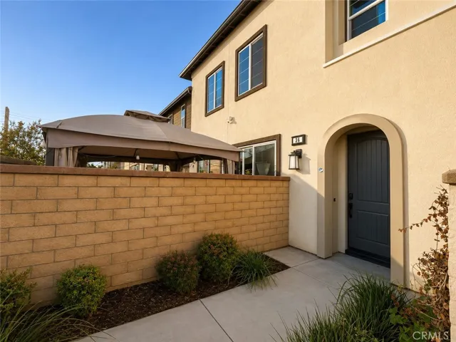 Front of home with private entrance