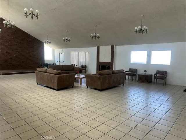3663 Buchanan 13, Riverside, California 92503