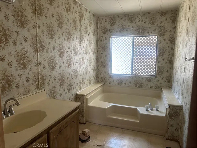 3663 Buchanan 13, Riverside, California 92503