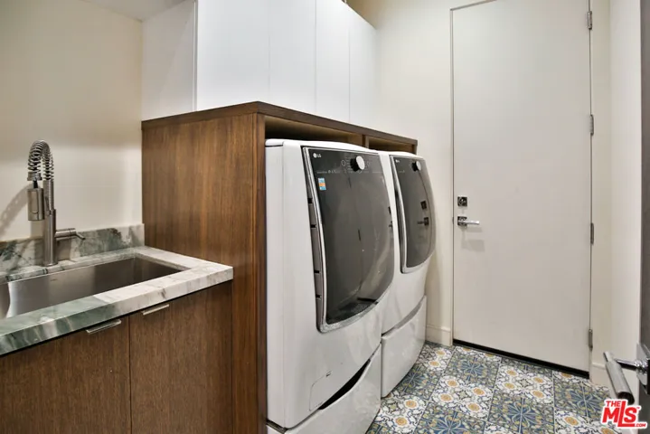 8501 Belford Avenue, Los Angeles, California 90045