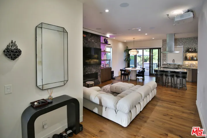 8501 Belford Avenue, Los Angeles, California 90045
