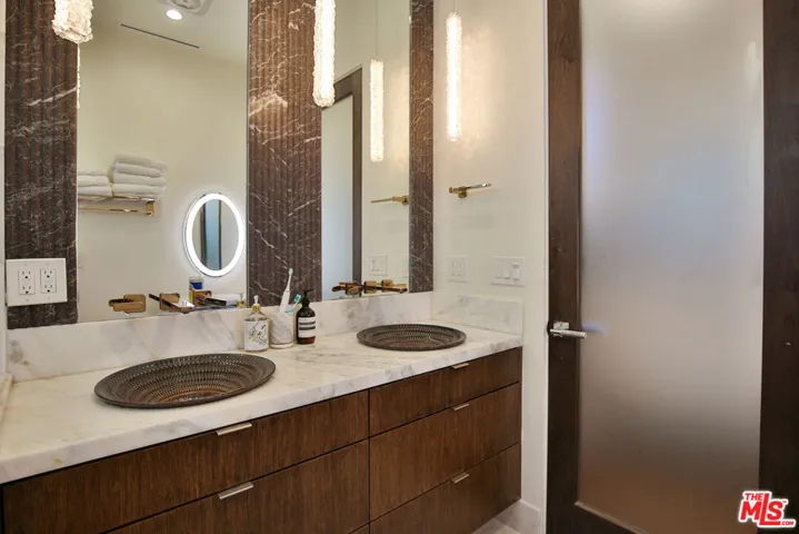 8501 Belford Avenue, Los Angeles, California 90045
