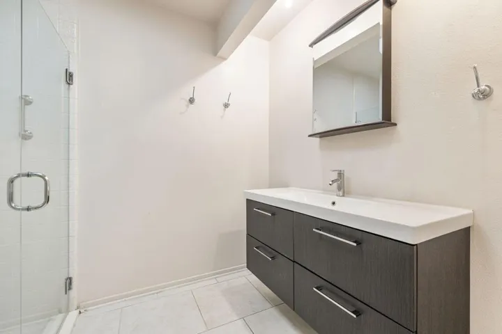 Guest Bathroom 2
