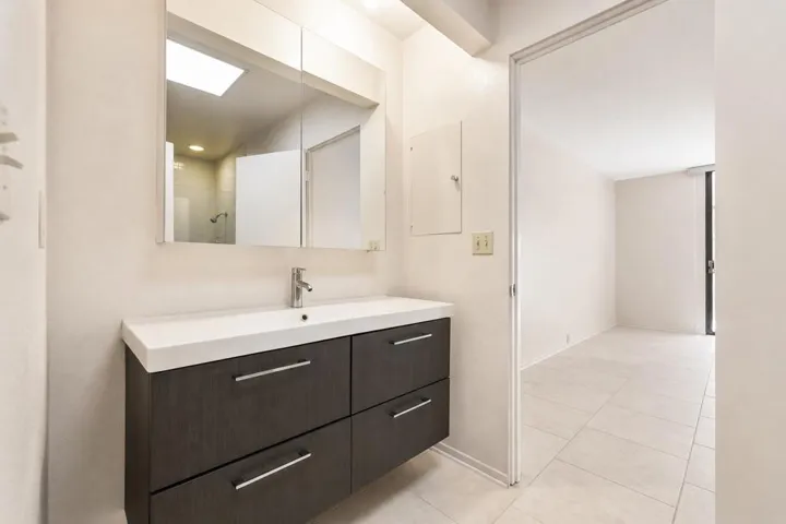 Guest Bathroom 1