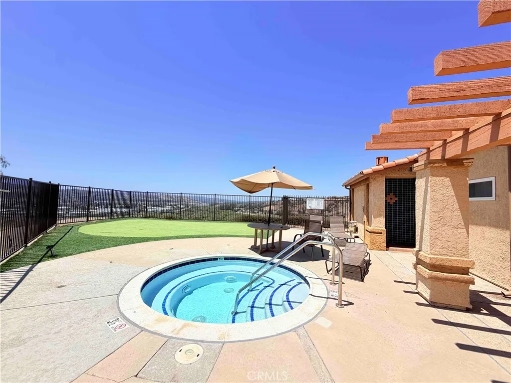 Enjoy spa and green putting area with sweeping panoramic view (Exclusive use for Box Canyon only).