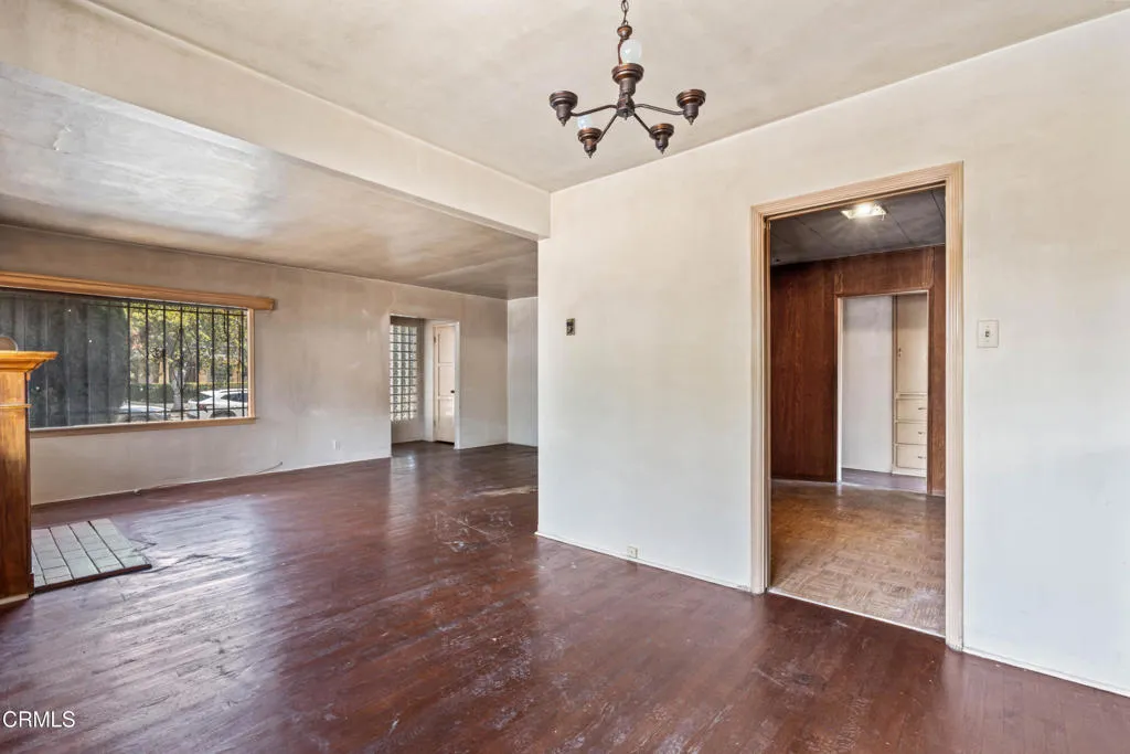 2303 W 25th St-6