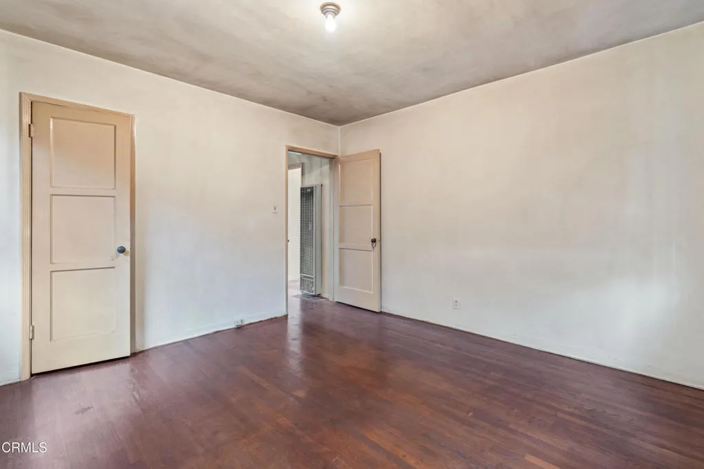 2303 W 25th St-20