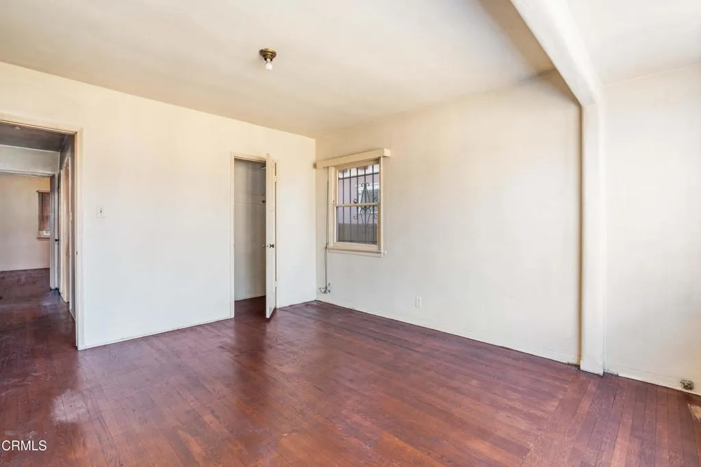 2303 W 25th St-16