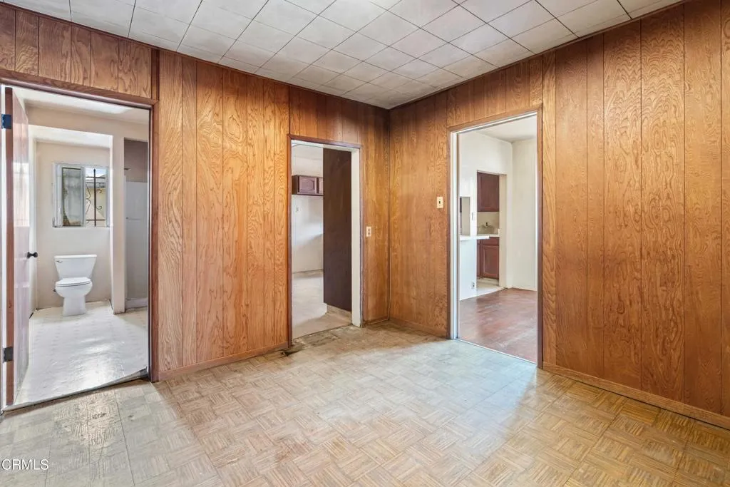 2303 W 25th St-12