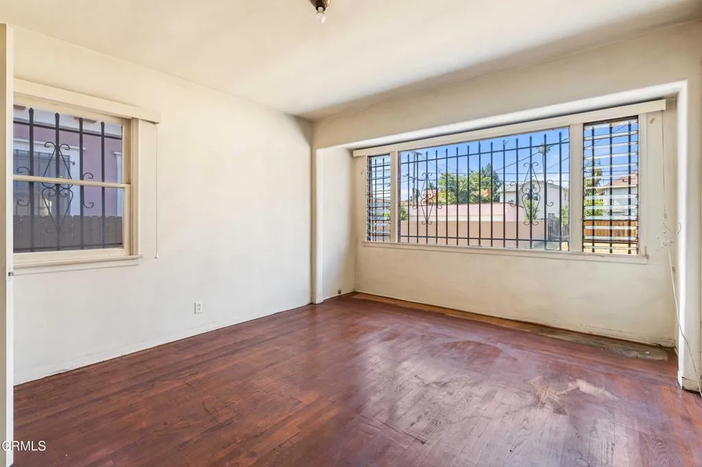 2303 W 25th St-15