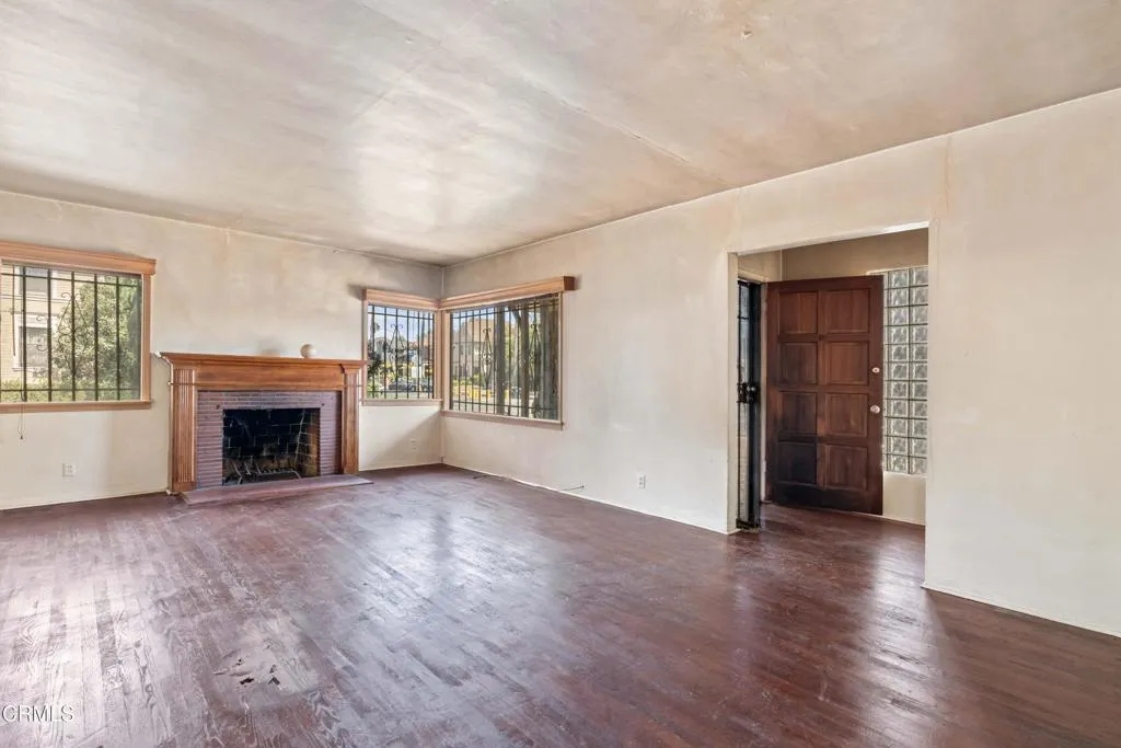 2303 W 25th St-3