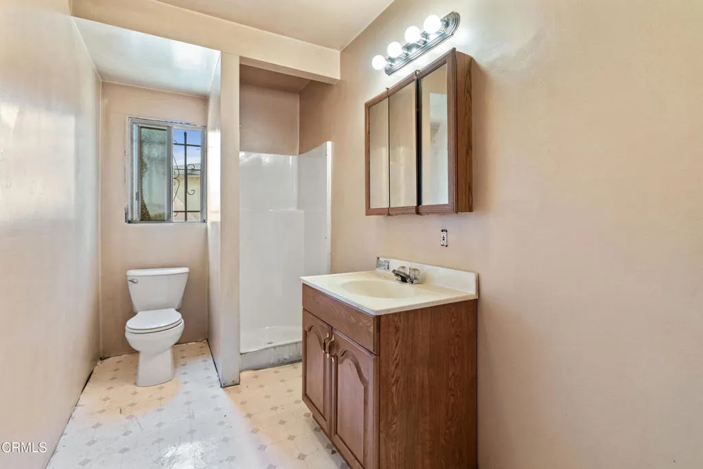 2303 W 25th St-14