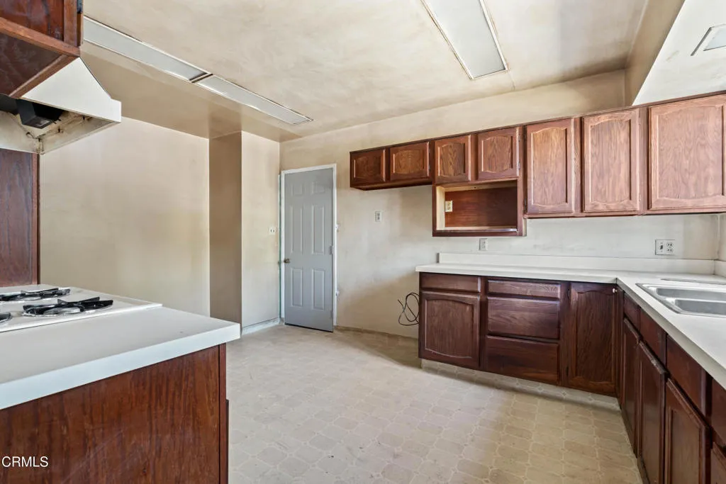 2303 W 25th St-7