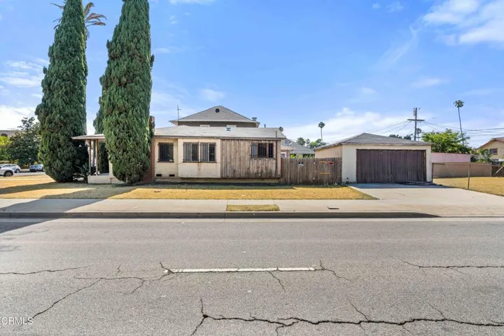 2303 W 25th St-26