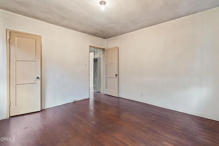 2303 W 25th St-20
