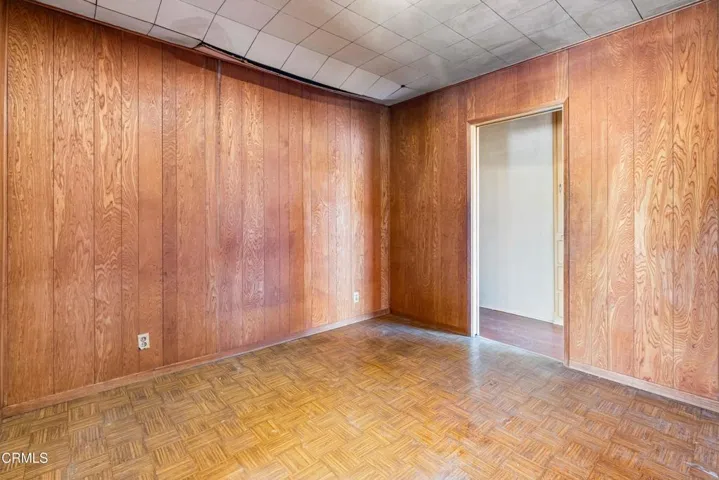 2303 W 25th St-10