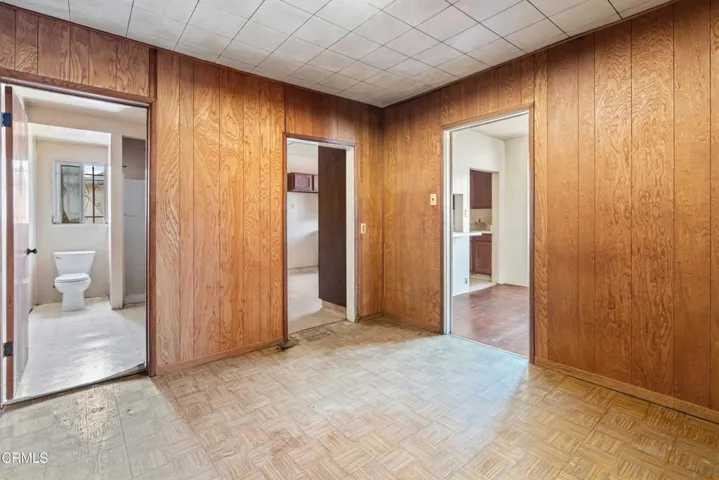 2303 W 25th St-12