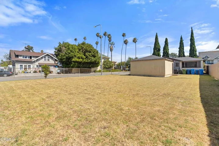 2303 W 25th St-22