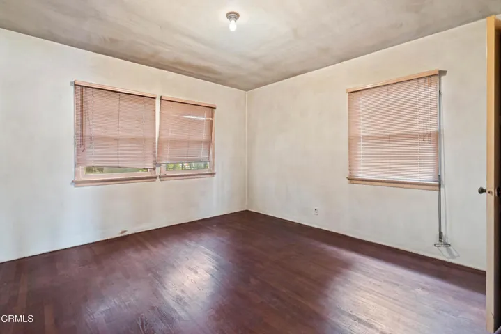 2303 W 25th St-19