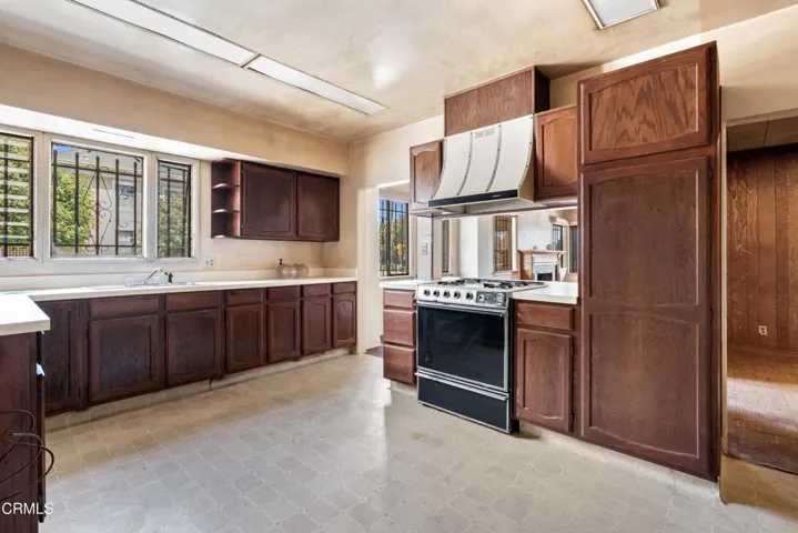 2303 W 25th St-8
