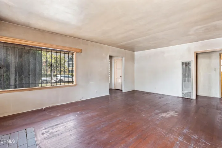 2303 W 25th St-4